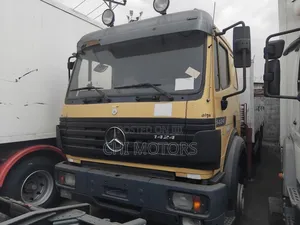 Mercedes 10tonnes Self-Loader
