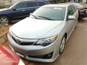 Toyota Camry SE 4dr Sedan (2.5L 4cyl 6A) 2013 Silver