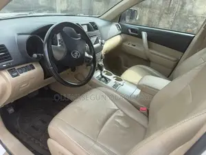 Toyota Highlander SE 2012 White