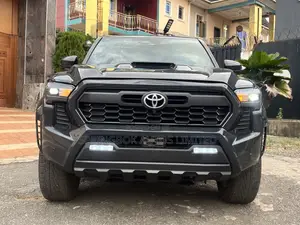 Toyota Tacoma SR5 Double Cab 6' Bed AT 2024 Gray