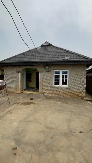 3bdrm Bungalow in Isuti, Igando / Ikotun/Igando for sale