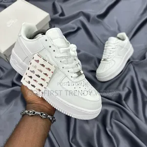 High Classic Sneakers Treating
