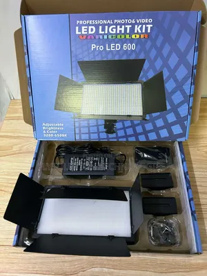 Varicolor Pro Led 600 Professional Photo Video Led Light Kit
