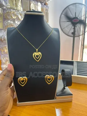 Non Tarnish Steel Set. Earing and Necklace