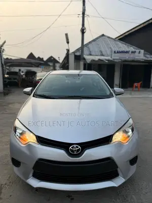 Toyota Corolla LE Premium 4dr Sedan (1.8L 4cyl CVT) 2014 Silver