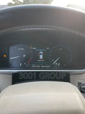 Land Rover Range Rover Vogue 2016 Gold