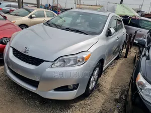 Toyota Matrix S Hatchback FWD (2.4L 4cyl 5A) 2013 Silver