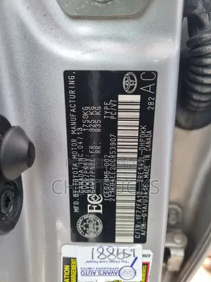 Toyota Matrix S Hatchback FWD (2.4L 4cyl 5A) 2013 Silver