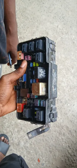 Engine Fuse Box Honda CRV 2000-2006