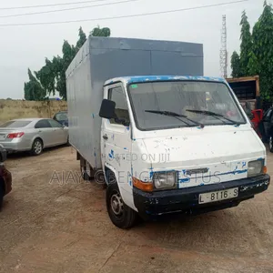 Nissan Pick-up 2003 White