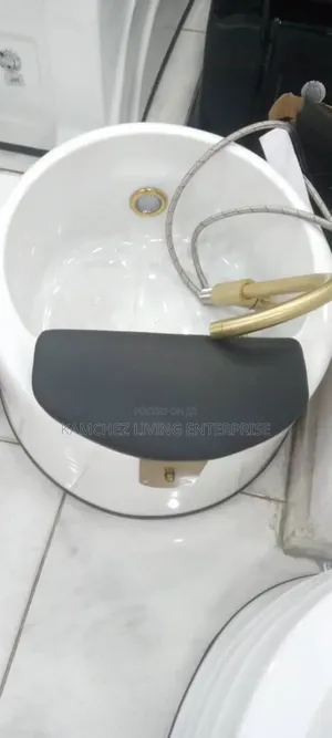 Luxury Ceramic Pedicure Spa Basin With Gold Faucet Footrest