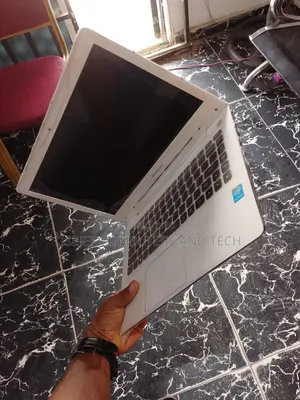 Laptop Lenovo 4GB HDD+SSD 320GB
