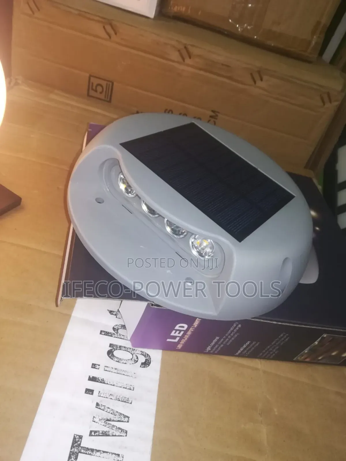 Solar-Powered Led Wall Light
