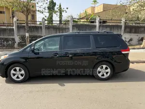 Toyota Sienna 2013 Black