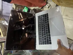 Laptop Apple MacBook Pro 2017 16GB Intel Core i7 SSD 512GB