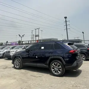 Toyota RAV4 XLE Premium FWD 2019 Blue
