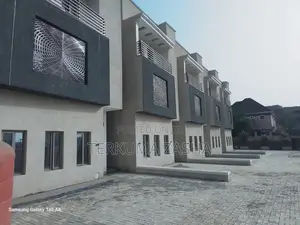 4bdrm Duplex in Lifecamp for sale