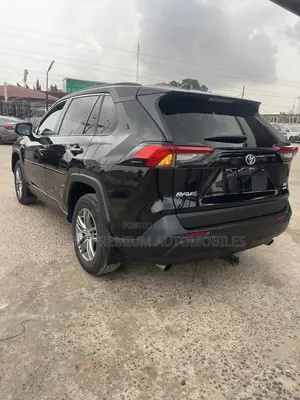 Toyota RAV4 LE 2021 Black