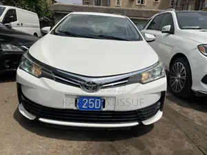 Toyota Corolla LE Eco (1.8L 4cyl 2A) 2018 White