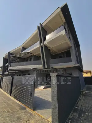 5bdrm Townhouse/Terrace in Serene Estate, Mende for sale