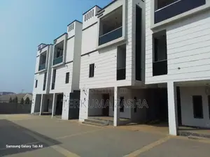 5bdrm Townhouse/Terrace in Utako for sale
