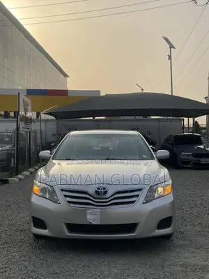 Toyota Camry LE 4dr Sedan (2.5L 4cyl 6A) 2011 Silver