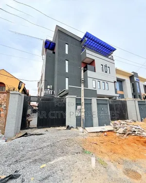 4bdrm Townhouse/Terrace in Surulere Lagos for sale