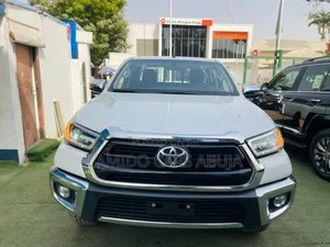 New Toyota Hilux 2025 White
