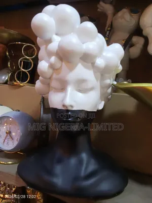 White and Black Human Head Figurines Table Top Shelves Decoration