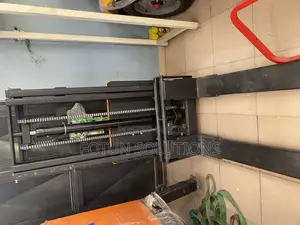 Electric Stacker Forklift 2tons