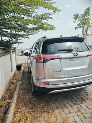 Toyota RAV4 Platinum 4dr SUV AWD (2.5L 4cyl 6A) 2018 Silver