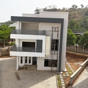 5bdrm Duplex in Kado for sale
