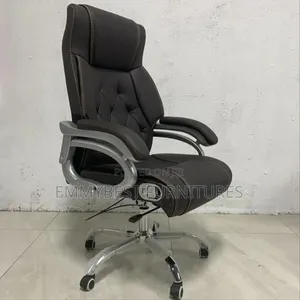 Quality Leather Swivel Executive Office Chair.