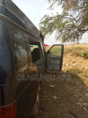 Ford E350 2002 Blue