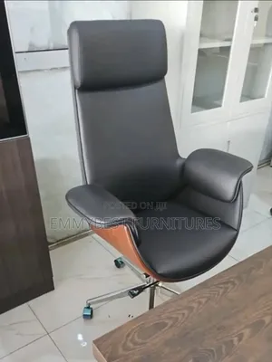Unifying Classic Executive Leather Office Chair.