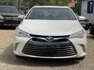 Toyota Camry XLE 4dr Sedan (2.5L 4cyl 6A) 2016 White