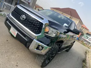Toyota Tundra SR5 4dr Double Cab 4WD LB (5.7L 8cyl 6A) 2014 Black