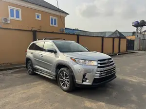Toyota Highlander XLE 2019 Blue