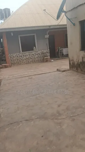 10bdrm Block of Flats in Balofem Properties &, Abeokuta South for sale