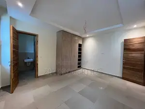 3bdrm Apartment in Lekki Phase 1 for rent