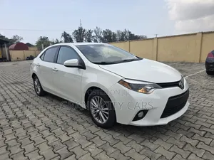 Toyota Corolla LE Premium 4dr Sedan (1.8L 4cyl CVT) 2014 White