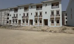 4bdrm Townhouse/Terrace in Crown Court Estate, Durumi for sale