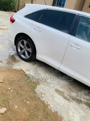 Toyota Venza LE AWD V6 2013 White