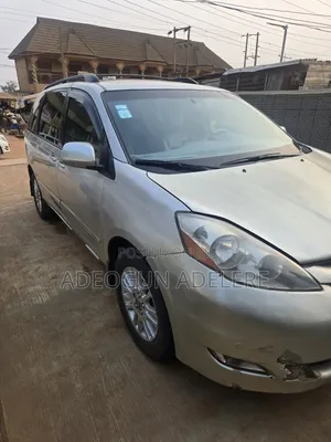 Toyota Sienna XLE Limited AWD 2006 Gold