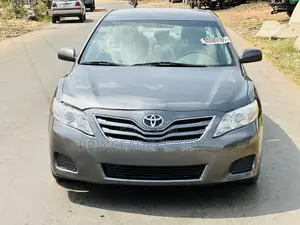 Toyota Camry LE 4dr Sedan (2.5L 4cyl 6AM) 2010 Gray