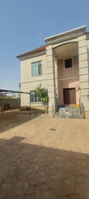 5bdrm Duplex in Broadview Estate, Idu Industrial for rent
