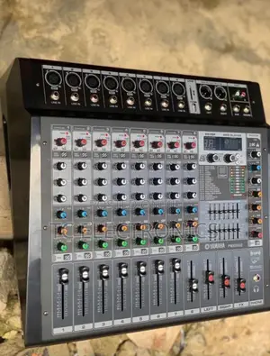 Professional 8powered Mixer