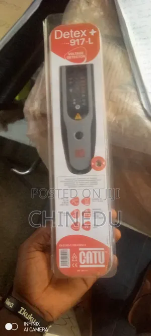Voltage Detector