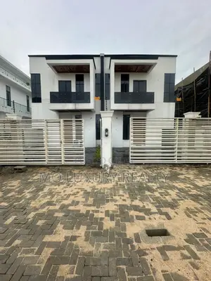 4bdrm Duplex in Chevron for sale