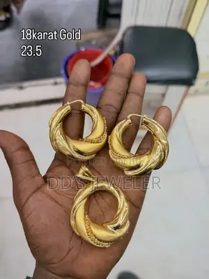 18 Karat Gold Womens Set .